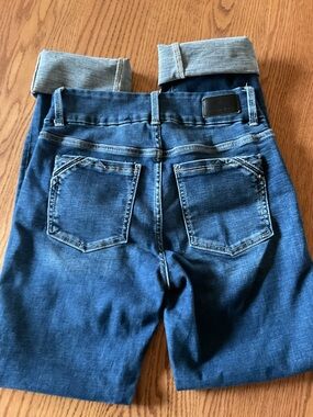 Buckle Women's Blue Straight Leg Jeans